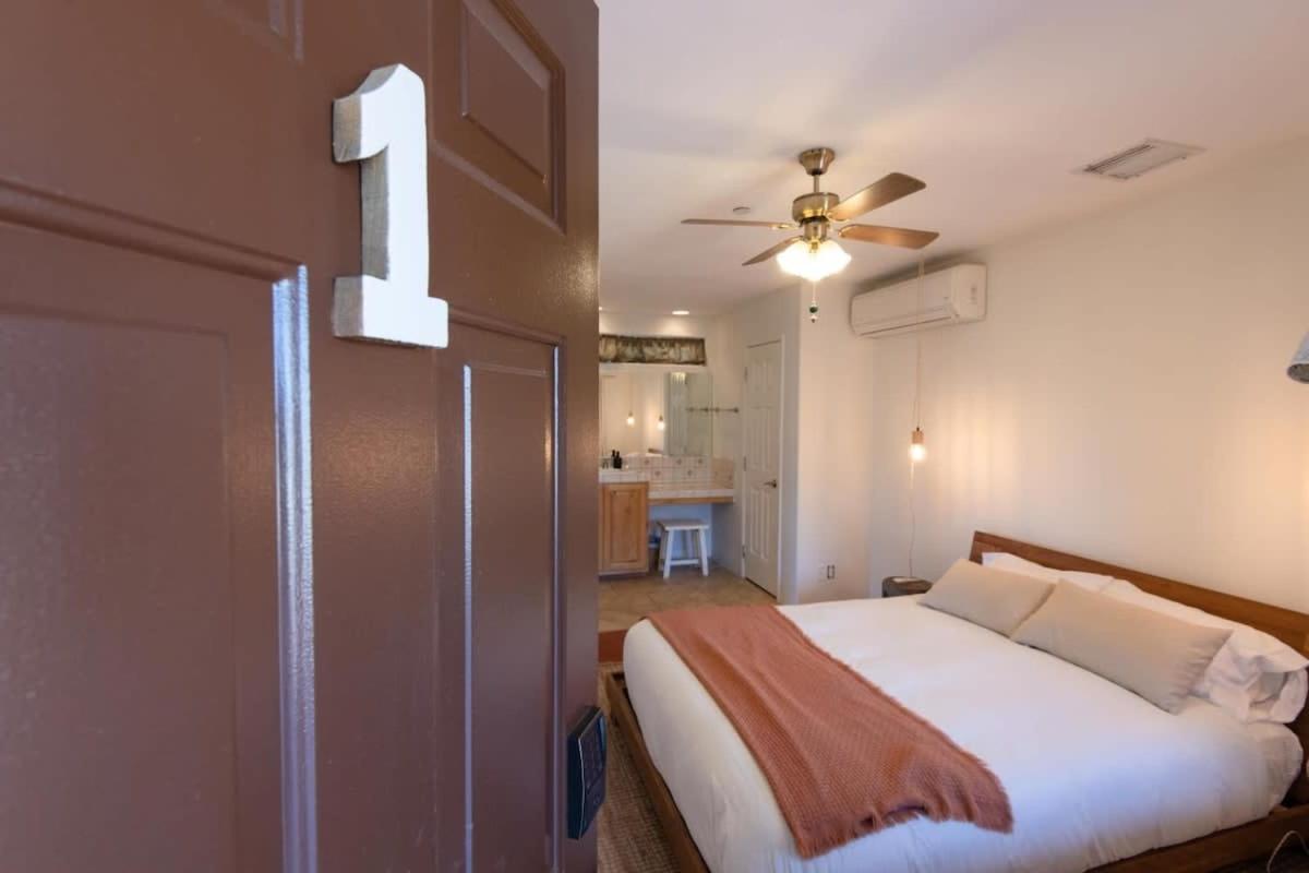 Renovated Lodge - Room 1 With Pool Access Joshua Tree Exterior photo